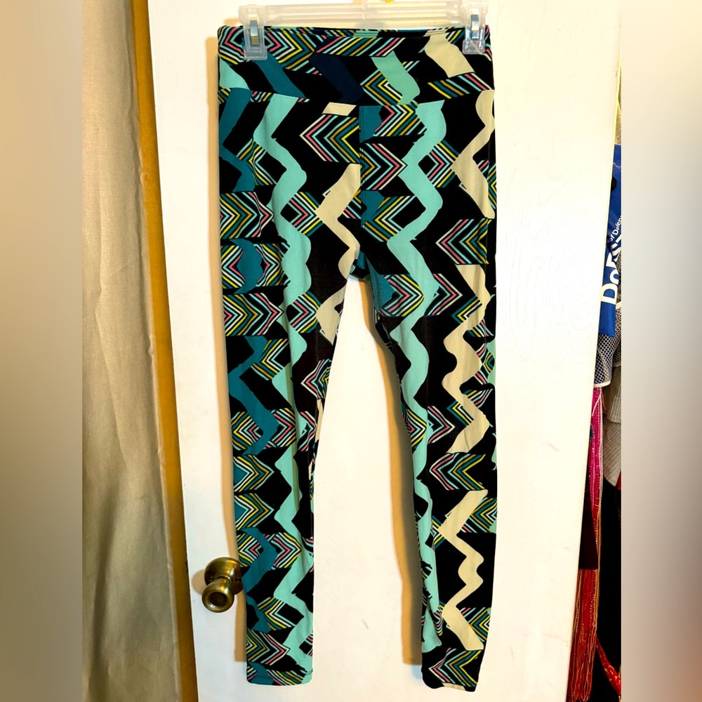 LuLaRoe leggings in Tall Curvy size medium fit like a large and buttery soft!